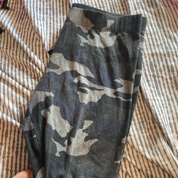 Clothes - Picture 13 of 16